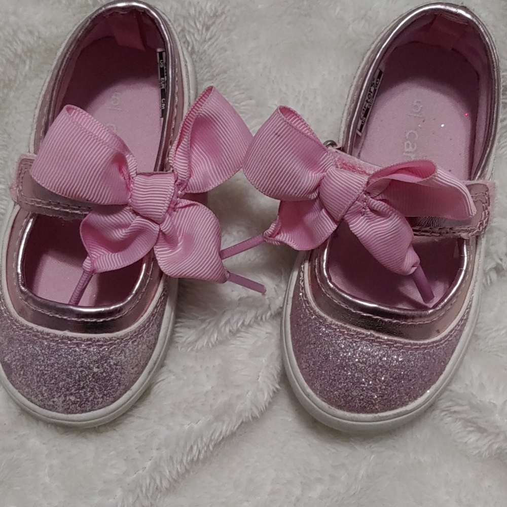 Carter's size 5 toddler shoe